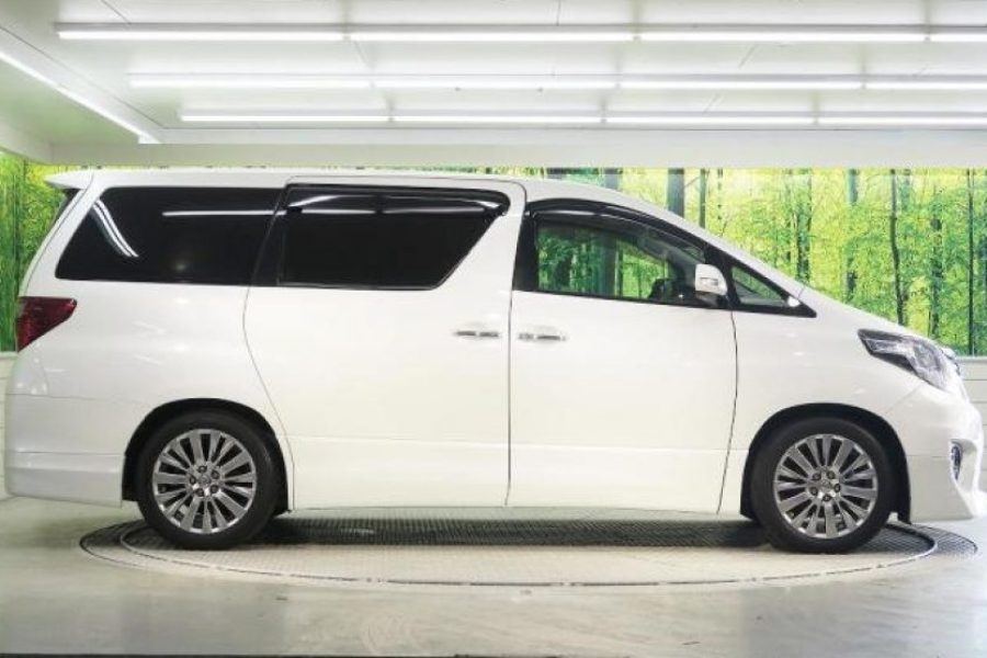 Toyota Alphard Standard