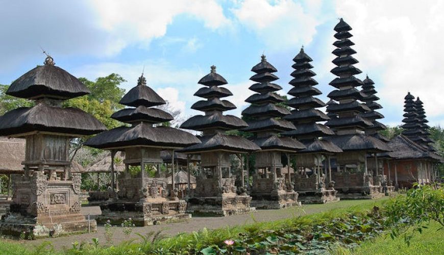 Taman Ayun Temple from outside by Luxury Bali Travel